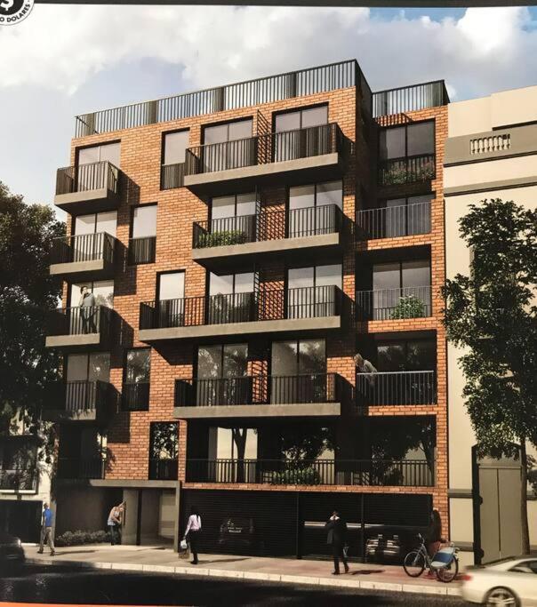 Suite In San Telmo Dormitorio En Suite Con Dos Banos Y Balcon A La Calle Buenos Aires Exterior foto