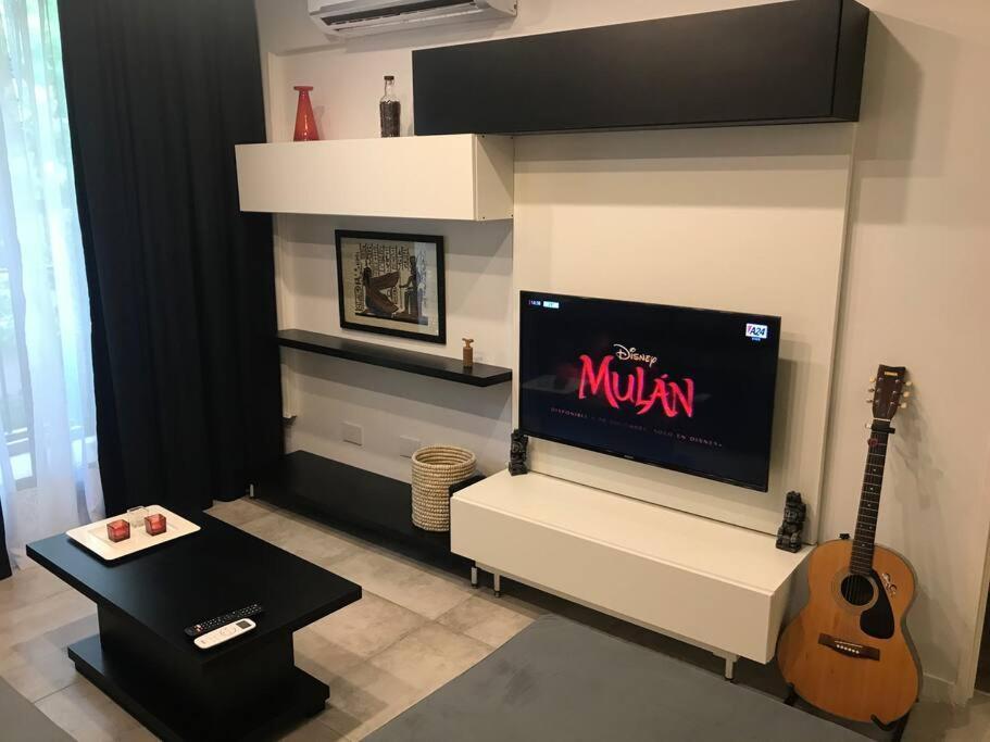 Suite In San Telmo Dormitorio En Suite Con Dos Banos Y Balcon A La Calle Buenos Aires Exterior foto