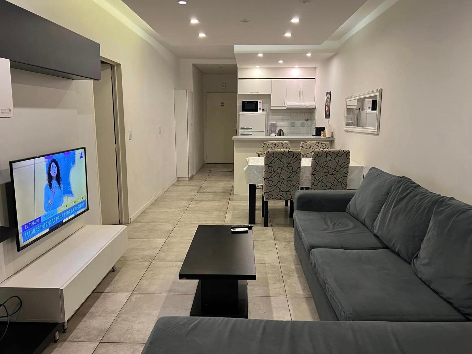 Suite In San Telmo Dormitorio En Suite Con Dos Banos Y Balcon A La Calle Buenos Aires Exterior foto